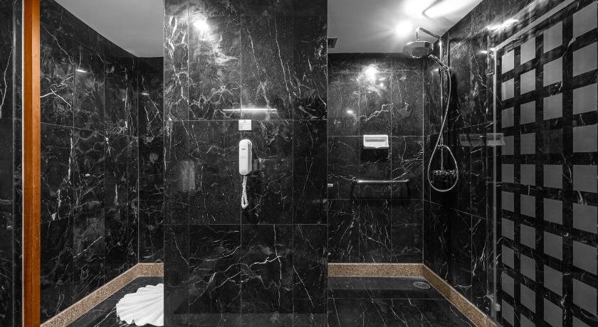 Image of Regency Suite Thai Elegance (2 Bedrooms) 15