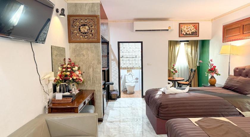 Image of Deluxe King Room 1