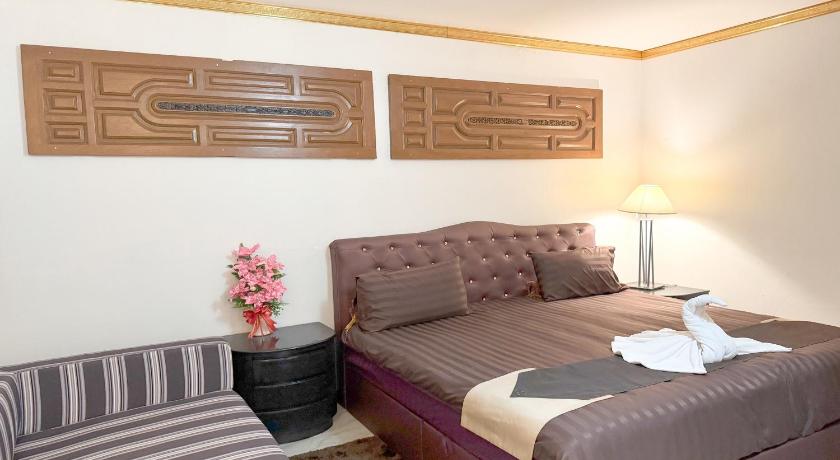 Image of Deluxe King Suite 2