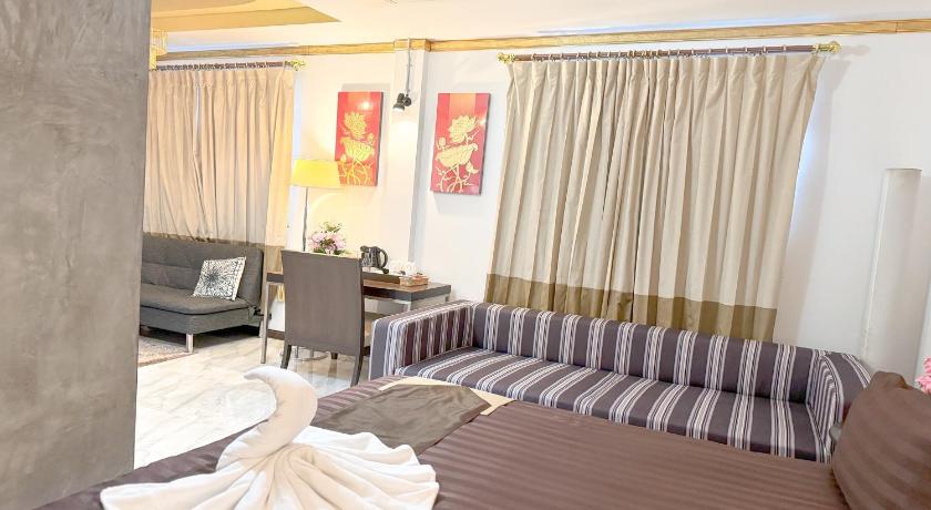 Image of Deluxe King Suite 0