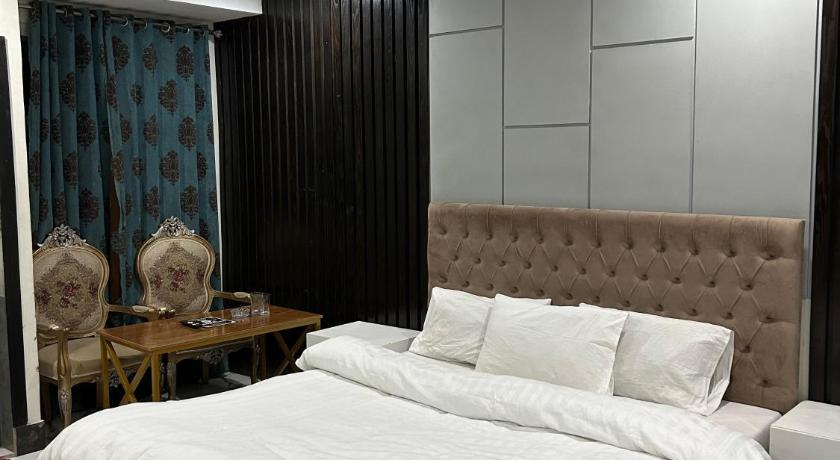 Blue Rock Hotel - image 3