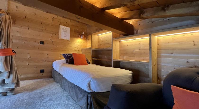 Image of Superior Triple Room with Bath 4