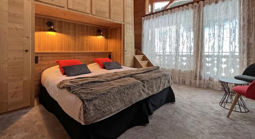 Image of Superior Triple Room with Bath 0