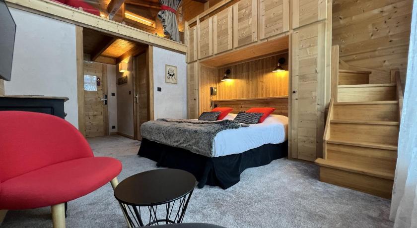 Image of Superior Triple Room with Bath 3