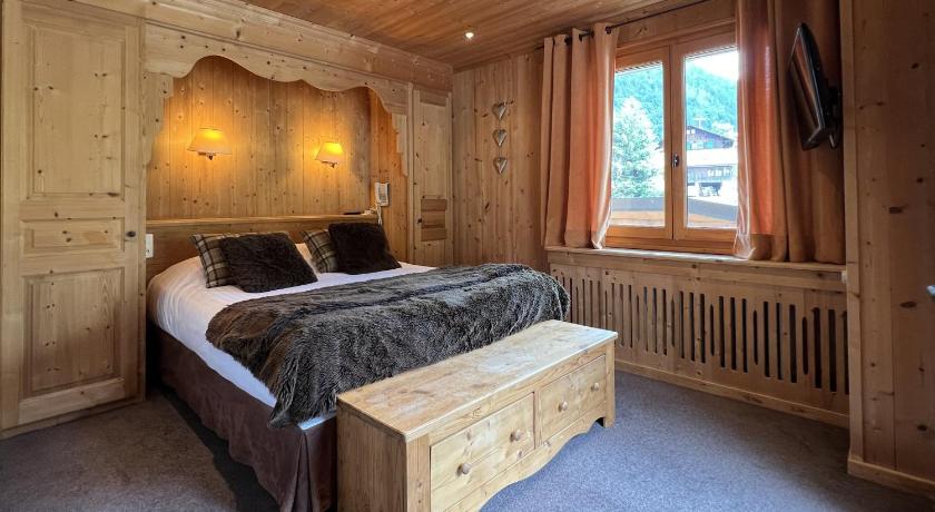 Image of Family Suite with Mountain View 5