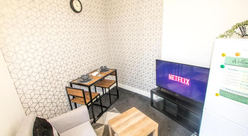 Cozy and Charming - 1 Bedroom Apartment - Free Parking, Transit links, Close to Stadiums