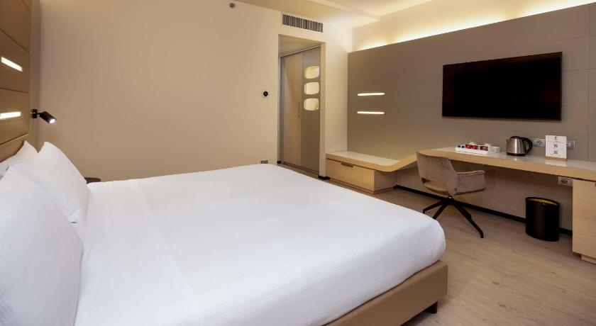 Image of 1 King Bed,Deluxe 5