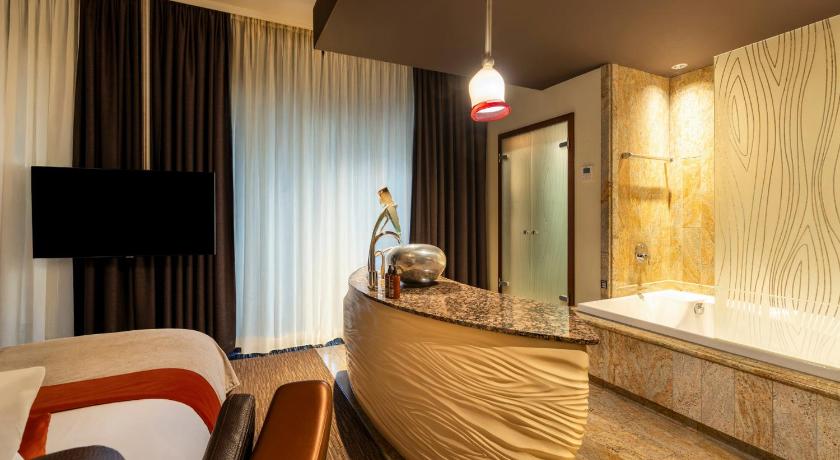Image of Suite 0