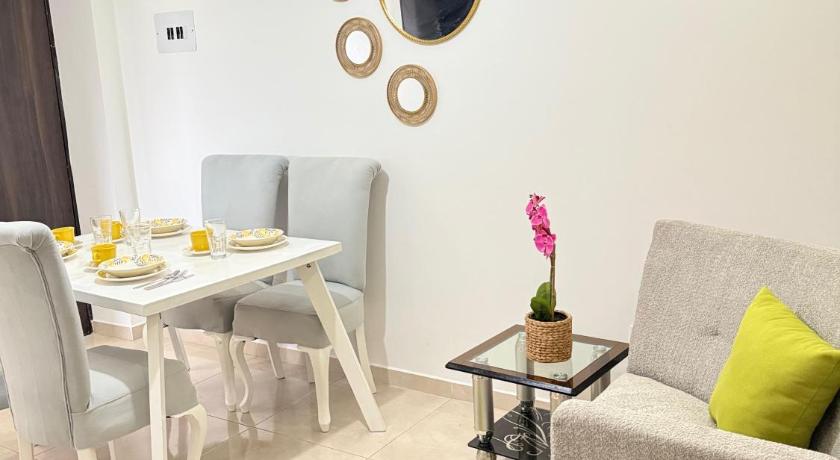 Apartamento al frente del hospital san jose y la facultad de medicina
