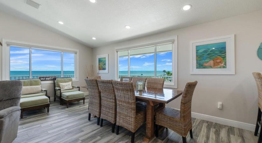 棕榈海岸 Steps from Flagler Beach! 2-BR Condo, Pet-Friendly w/Balcony 4星级 住宿 泳池