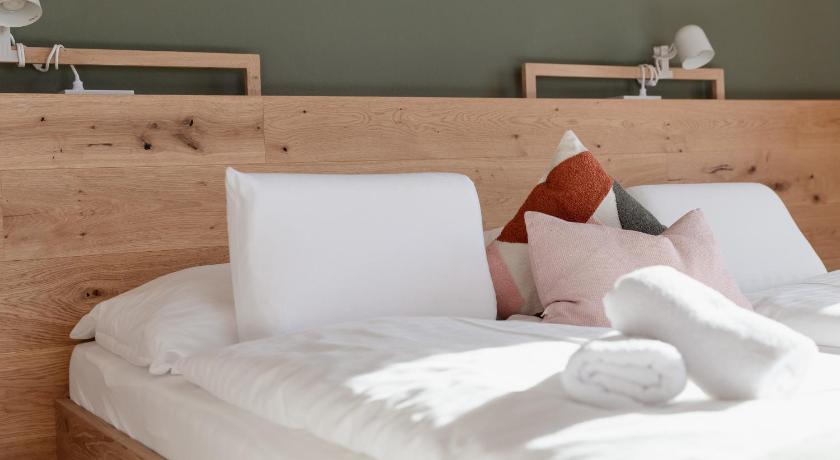 Image of Deluxe Double or Twin Room with Balcony 4