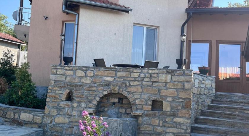 The Mirrors GuestHouse - Къщата с огледалата