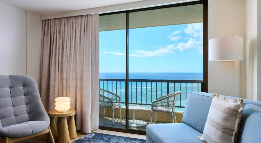 Image of 1 King Junior Suite Diamond Head Ocean Front View 0