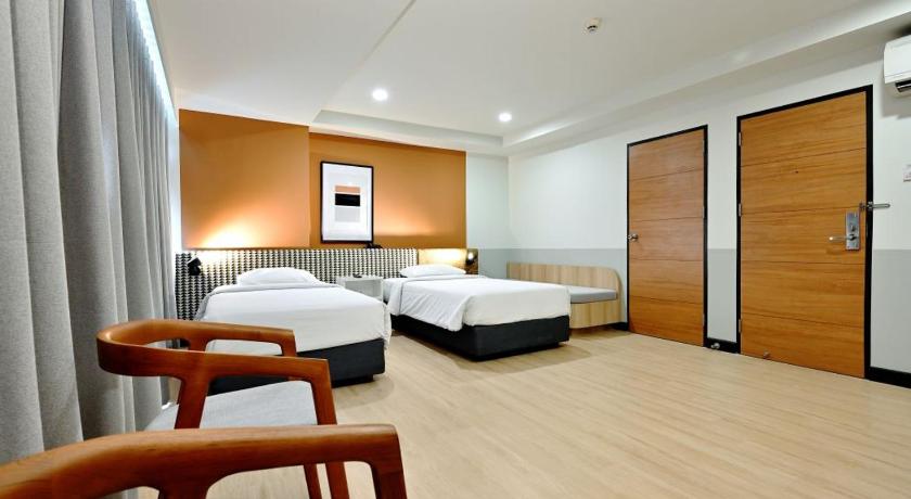 Image of Family Room 1