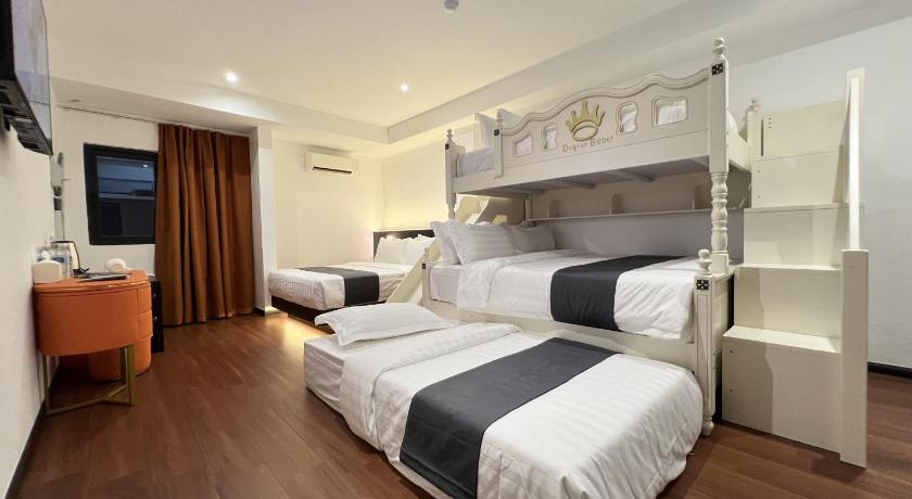 Image of Family Junior Suite 3