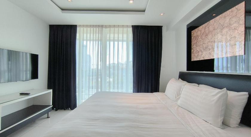 Image of One-Bedroom Superior Suite with Balcony 5