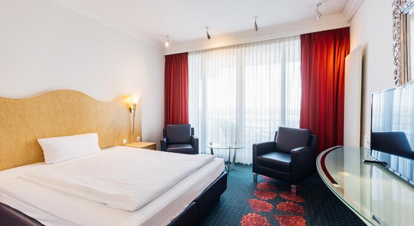 Image of Single Room with Lake View 0