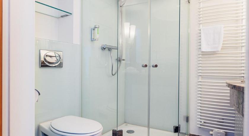 Image of Double Room with Lake View 7