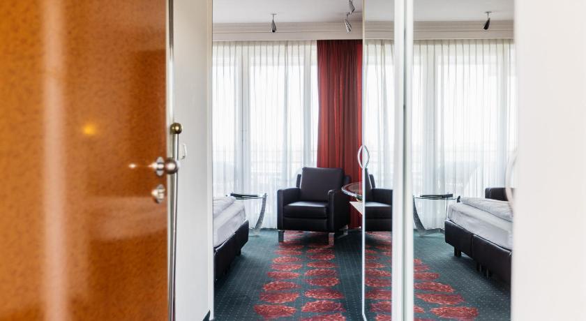 Image of Single Room with Lake View 1