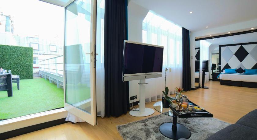 Image of "Joséphine" Suite with Terrace and Jacuzzi 4