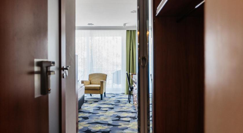 Image of Double Room with Lake View 10