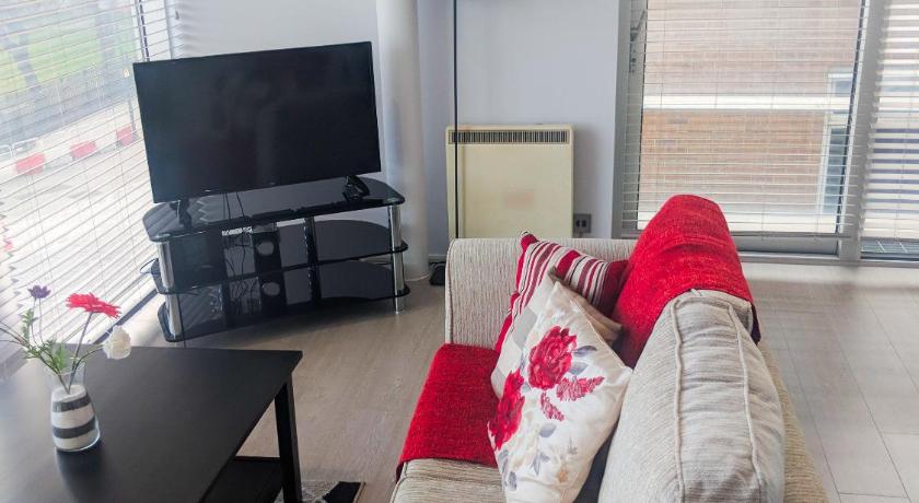 LT Grove Apartment - Stratford - image 11