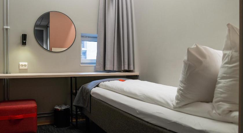 Image of Small Single Room 4