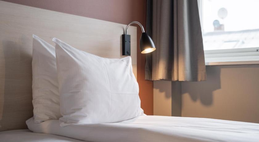 Image of Small Single Room 5