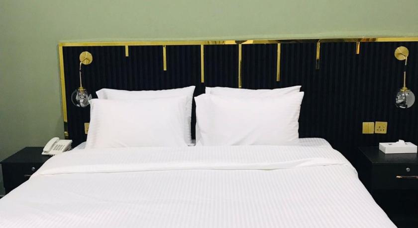 Zee Hotel - image 13