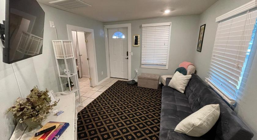 Spartanburg (SC) Carolina Cottage 4-Star Accommodation suite