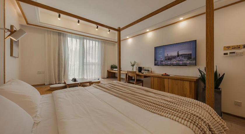 Image of Deluxe Triple Room 0