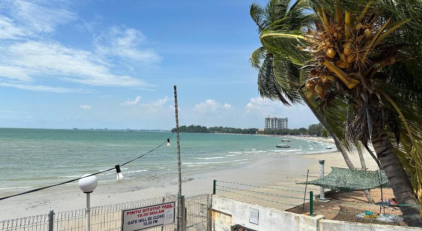 NEWLY REnO Comfy Beachfront View @ Seri Bulan Port Dickson - image 10