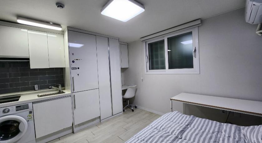 Seoul D Studio room at Soongsil Univ Entrance Station Accommodation lobby