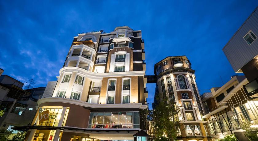 バンコク Beyond Suite Hotel 4つ星 ホテル 外観