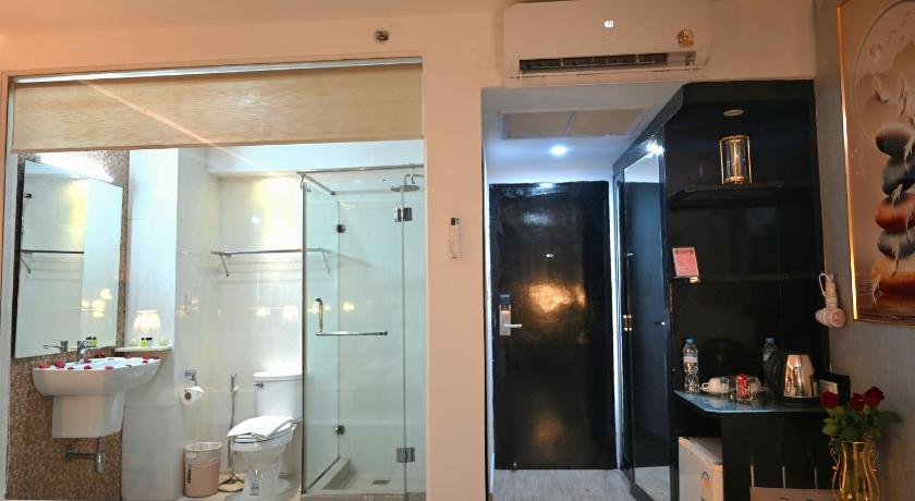 Image of Two Connecting Deluxe Rooms 16