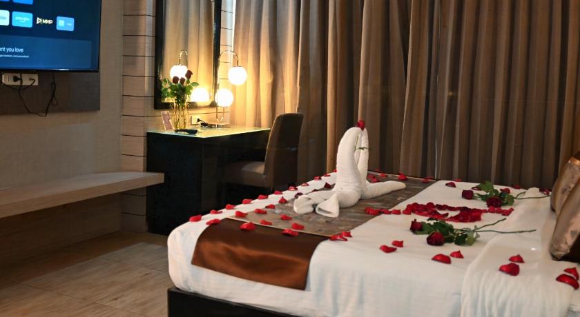 Image of Two Connecting Deluxe Rooms 15