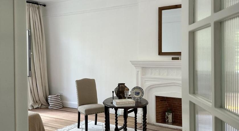 Shanghai Hills& Art Suite 17 - image 2