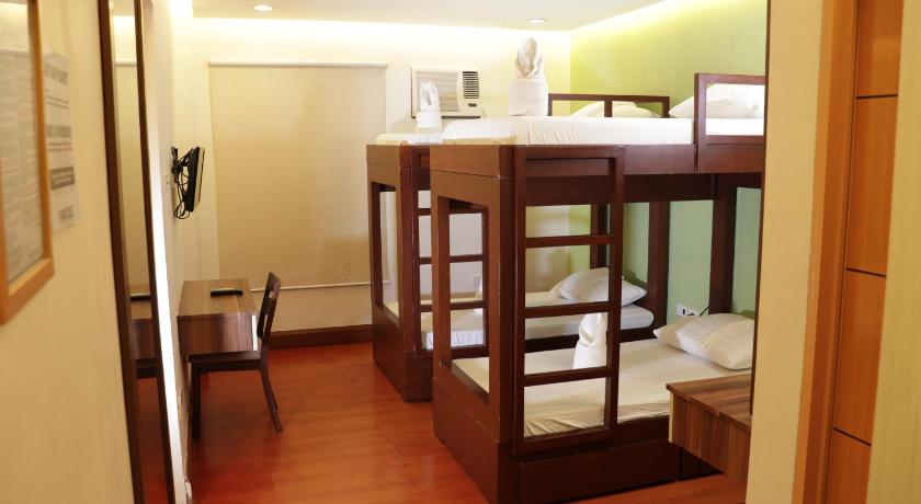 Image of Standard Room Nonsmoking 6