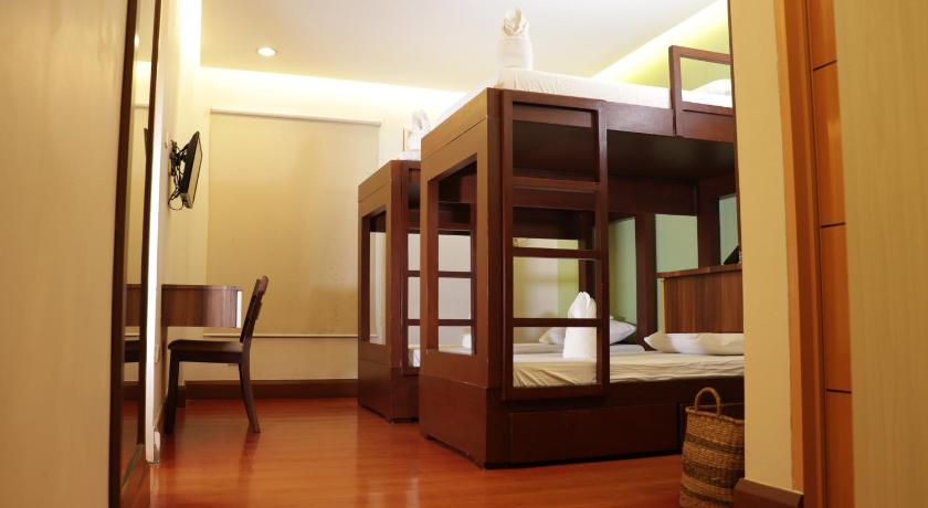 Image of Standard Room Nonsmoking 9