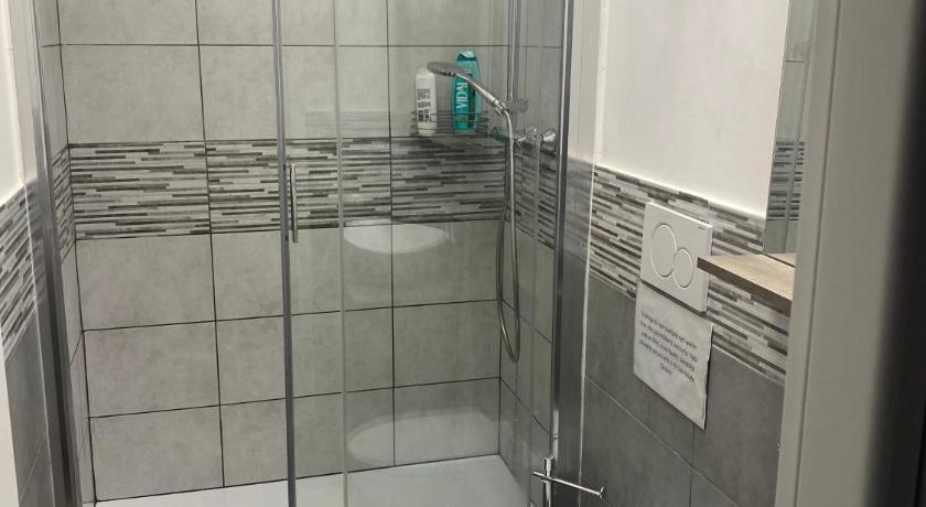 Image of Double Room with Private Bathroom 3