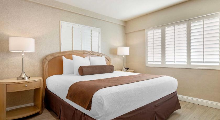 Kuva huoneesta 1 KING BED, Non-smoking, DELUXE FURNISHINGS, REFRIGERATOR, CONTINENTAL BREAKFAST 1