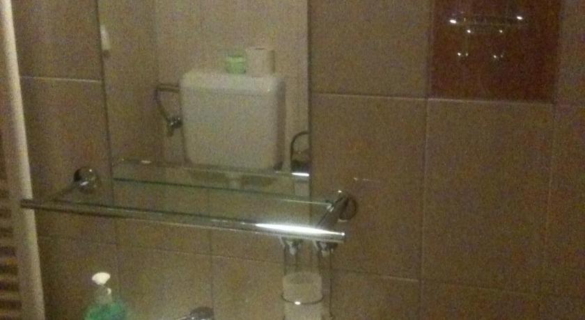 Image of Twin Room with Bathroom 4