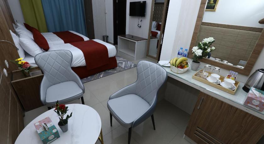 Image of Deluxe Triple Room with Balcony 15