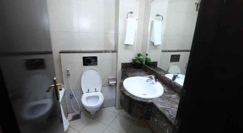 Image of Deluxe Triple Room with Balcony 2