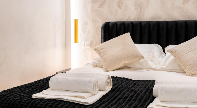 Rome Centocinque Aparthouse - Luxe 3-Star Single Room pool