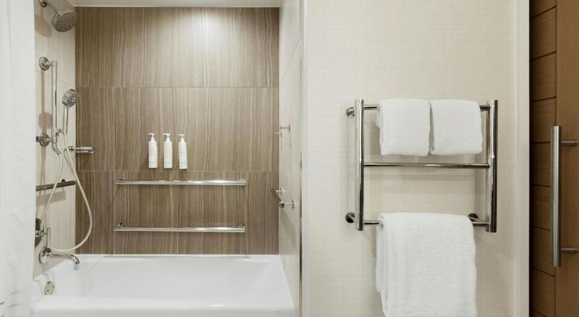 Image of Double Room with Oceanfront View and Balcony 4