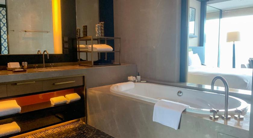 Image of Executive King Room 7