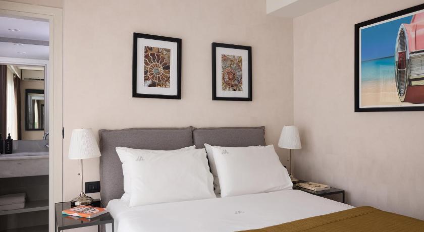 Image of Superior City View Room 6
