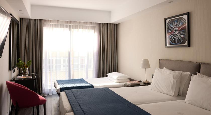 Image of Superior City View Triple Room 10