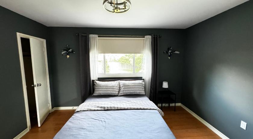 Room in Sudbury with street parking